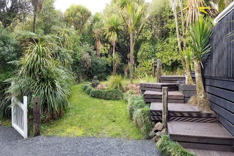 Photo of property in 48 Turanga Road, Henderson Valley, Auckland, 0612