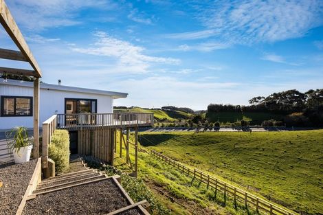 Photo of property in 22b Saint Ives Grove, Whalers Gate, New Plymouth, 4310