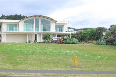 Photo of property in 113 Oratia Place, Onemana, Whangamata, 3691