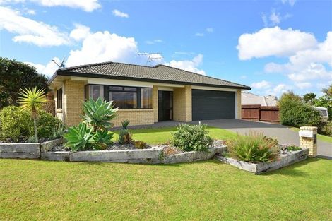 Photo of property in 31 Kath Hopper Drive, Orewa, 0931