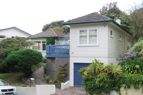 Photo of property in 7 Kellsmere Crescent, Island Bay, Wellington, 6023