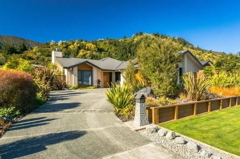 Photo of property in 15 Weka Place, Picton, 7220