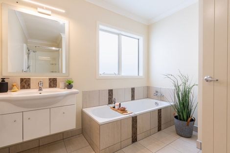 Photo of property in 4 Fairway Oaks Drive, Waikanae Beach, Waikanae, 5036