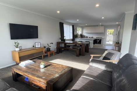 Photo of property in 27 Mokau Place, Terrace End, Palmerston North, 4410