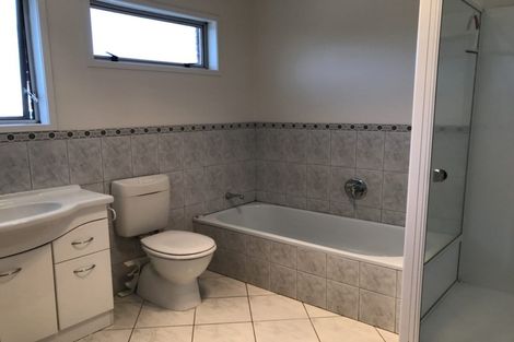 Photo of property in 42 James Evans Drive, Northcote, Auckland, 0627