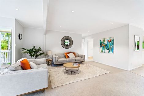 Photo of property in 70 Blakeborough Drive, Forrest Hill, Auckland, 0620