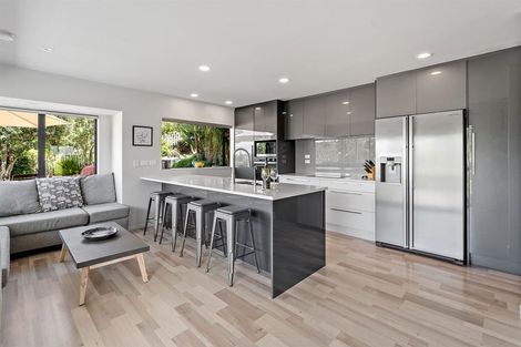 Photo of property in 8 Emlyn Place, Torbay, Auckland, 0630