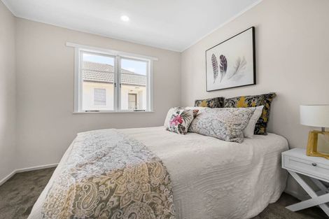 Photo of property in 77 Dale Crescent, Pakuranga, Auckland, 2010