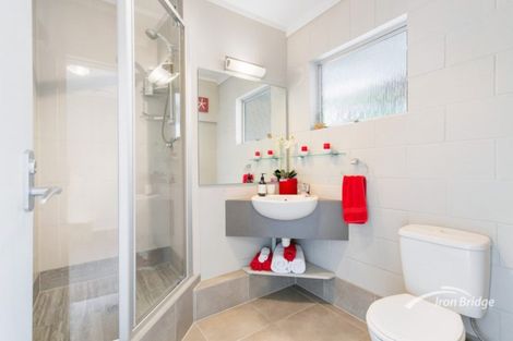 Photo of property in 3/108 East Coast Road, Forrest Hill, Auckland, 0620