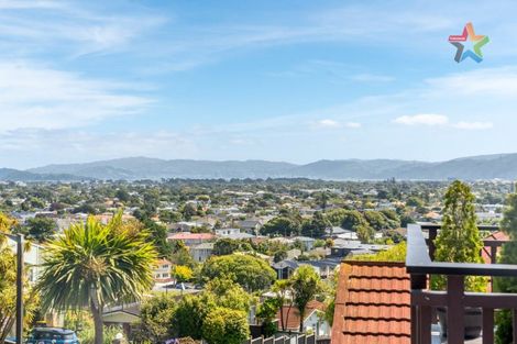 Photo of property in 15 Summit Road, Fairfield, Lower Hutt, 5011