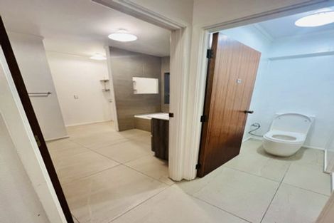 Photo of property in 36 Sunset Road, Unsworth Heights, Auckland, 0632