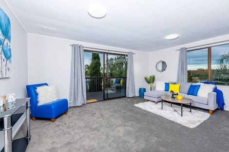 Photo of property in 4 Kayle Glen, West Harbour, Auckland, 0618