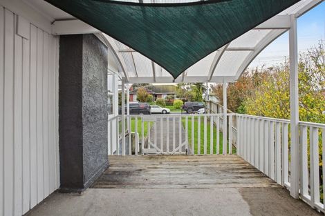 Photo of property in 16 Sylvan Crescent, Te Atatu South, Auckland, 0610