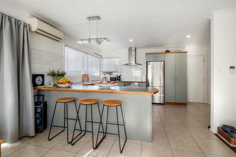 Photo of property in 8 Kamahi Place, Pukehangi, Rotorua, 3015