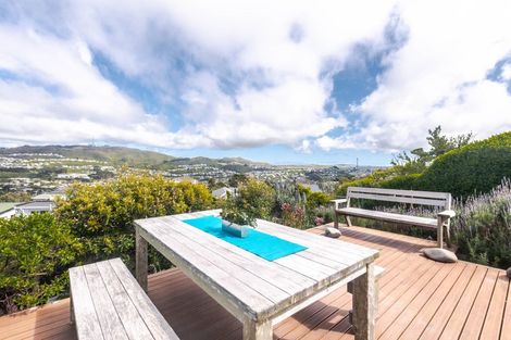 Photo of property in 9 Ruskin Road, Newlands, Wellington, 6037