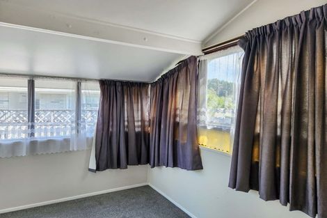 Photo of property in 40 Oregon Drive, Maoribank, Upper Hutt, 5018