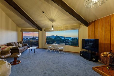 Photo of property in 9 Frances Street, Waikanae Beach, Waikanae, 5036