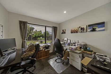 Photo of property in 11 Baltic Place, Northwood, Christchurch, 8051