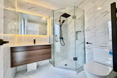 Photo of property in 5 Raphael Place, West Harbour, Auckland, 0618