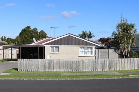 Photo of property in 1/8 Waikaremoana Place, Pakuranga Heights, Auckland, 2010