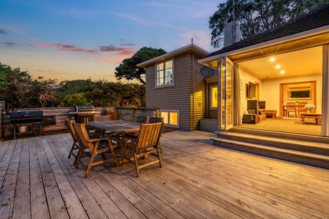 Photo of property in 19 Kitchener Terrace, Johnsonville, Wellington, 6037