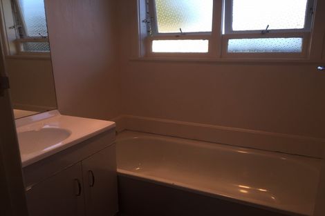 Photo of property in 196 Waimumu Road, Massey, Auckland, 0614