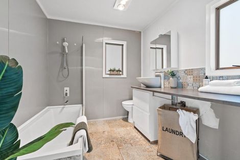 Photo of property in 106 Brandon Street, Featherston, 5710