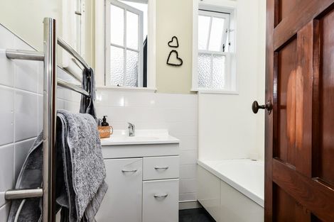 Photo of property in 95 Forest Lake Road, Forest Lake, Hamilton, 3200