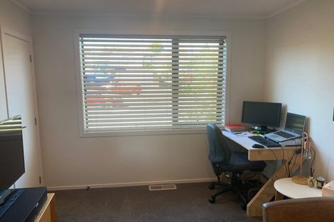 Photo of property in 1 Woodfern Crescent, Titirangi, Auckland, 0604