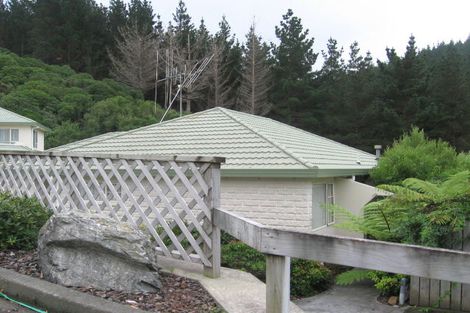 Photo of property in 28 Duval Grove, Tawa, Wellington, 5028