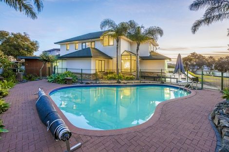 Photo of property in 10 St Elmo Rise, Shamrock Park, Auckland, 2016