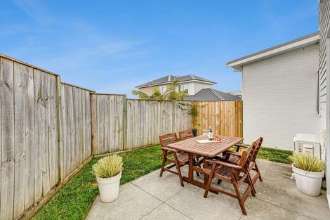 Photo of property in 30 William Wallbank Crescent, Swanson, Auckland, 0614