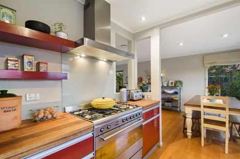 Photo of property in 24 Otakau Road, Milford, Auckland, 0620