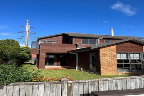 Photo of property in 33 Highgrove Lane, Totara Vale, Auckland, 0632