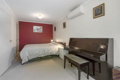 Photo of property in 6 Tasman Avenue, Henderson Valley, Auckland, 0614