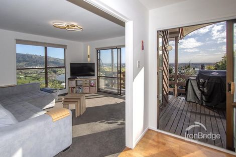 Photo of property in 10 Osmond Lane, Mount Pleasant, Christchurch, 8081