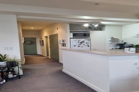 Photo of property in 17 Kent Terrace - Kent Apartments, 4f/16 Kent Terrace, Mount Victoria, Wellington, 6011