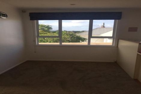 Photo of property in 10 Barron Drive, Green Bay, Auckland, 0604