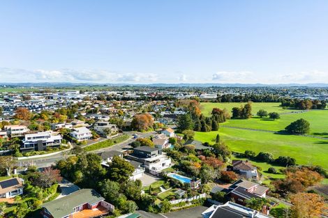 Photo of property in 142 Lake Crescent, Hamilton Lake, Hamilton, 3204