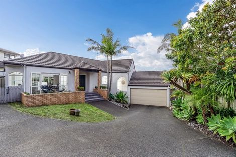 Photo of property in 17 Calypso Way, Unsworth Heights, Auckland, 0632