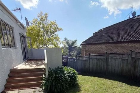 Photo of property in 15 Marsh Avenue, Forrest Hill, Auckland, 0620