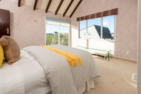 Photo of property in 113 Field Way, Waikanae Beach, Waikanae, 5036