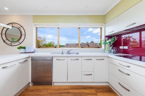 Photo of property in 3 Serrita Avenue, Sunnyhills, Auckland, 2010