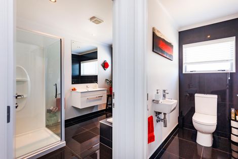 Photo of property in 3 Cheltenham Lane, Awapuni, Palmerston North, 4412