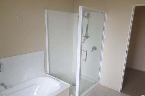 Photo of property in 37 Mcewen Crescent, Riverstone Terraces, Upper Hutt, 5018