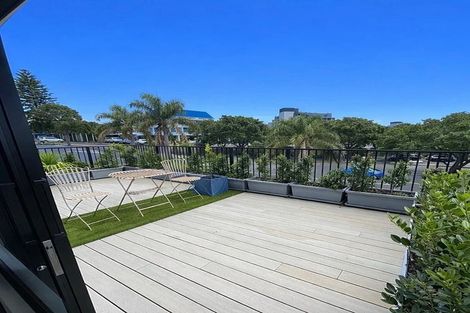 Photo of property in 15a The Strand, Takapuna, Auckland, 0622
