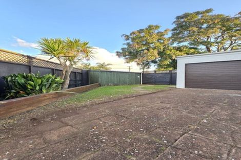 Photo of property in 14 Waimana Road, Conifer Grove, Takanini, 2112