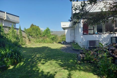 Photo of property in 19 Kiwi Crescent, Tawa, Wellington, 5028