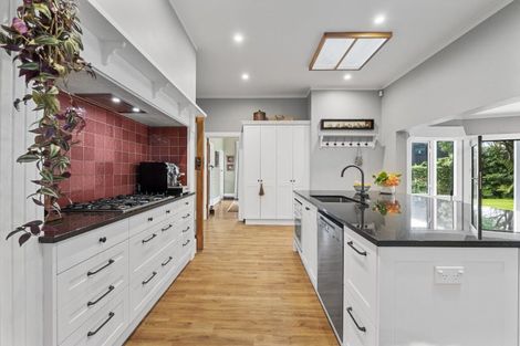 Photo of property in 18 Ridge Lane, New Plymouth, 4310