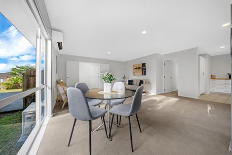 Photo of property in 2/105 Carnoustie Drive, Wattle Downs, Auckland, 2103